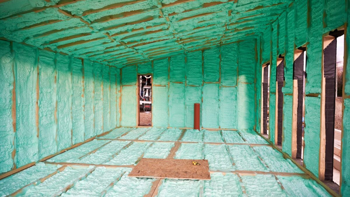 Isolation thermique par flocage : efficacité et usages